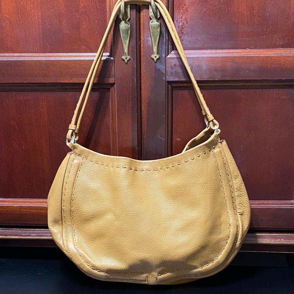 Adrienne Vittadini vintage Elegant Tan Leather Shoulder Bag
